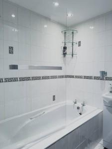 Central Renfrew 1BR Apt