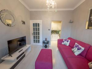 Central Renfrew 1BR Apt