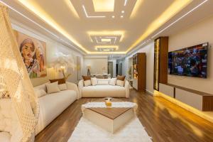 Aura hotels properties