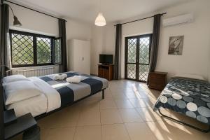 Free parking 5 minutes from the bus stop