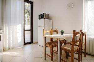 Free parking 5 minutes from the bus stop