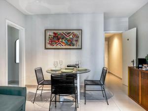 Flat com serviços e vista mar