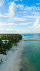 Playa Privada | Terraza & Piscina • WiFi Rápido