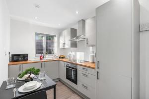 Chic Urban Room In Vibrant Brixton - Bathroom Shared With Just One Other Room