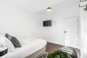 Chic Urban Room In Vibrant Brixton - Bathroom Shared With Just One Other Room