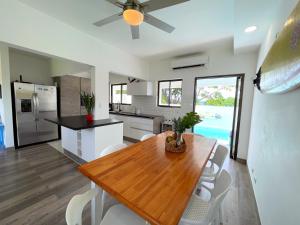 Private Home with Amazing Mountain Views Near Tam