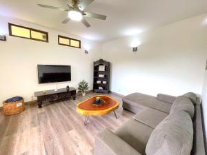 Private Home with Amazing Mountain Views Near Tam