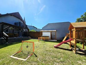 Dom z jacuzzi, house with a hot tub