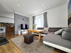 Dom z jacuzzi, house with a hot tub