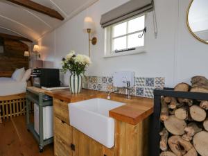 Wiltshire Weavers Hut