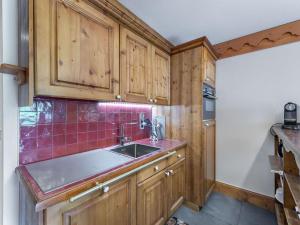 Appartement ski aux pieds avec terrasse et accès piscine - FR-1-566-33