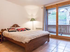 Appartement spacieux au pied des pistes avec balcon et parking couvert - FR-1-275-130