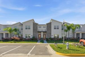 1112 Luxurious Champions Gate Family Townhouse with Private Pool & Theme Park Access