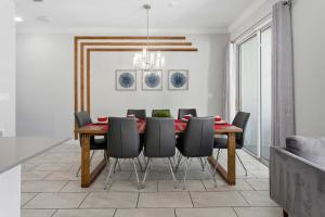 1112 Luxurious Champions Gate Family Townhouse with Private Pool & Theme Park Access