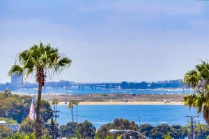 Suite with Rooftop Deck and Ocean Views in Mission Bay