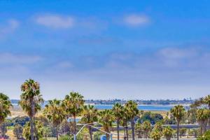 Suite with Rooftop Deck and Ocean Views in Mission Bay