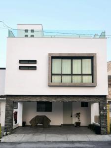 Casa en Apodaca Fracc Privado WiFi 6PPL con terraza a 10 min del Aeropuerto