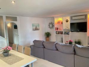 House in Pueblo Mascarat Close to the beach