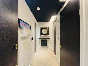 New-Build Luxury Flat, Only 300m from Tube Station