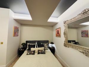 New-Build Luxury Flat, Only 300m from Tube Station