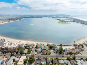 Family Luxurious Waterfront Escape