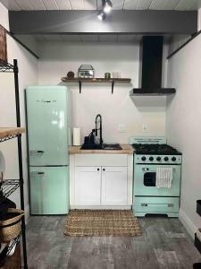 Modern Big Bear Cabin With Spa, BBQ & EV Charging on Site