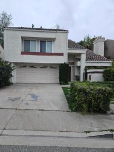 Luxurious Room available in a charming 5bdr house