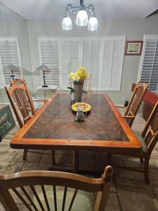 Luxurious Room available in a charming 5bdr house