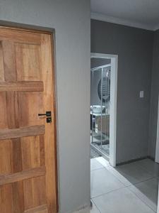 J & M Elegant escape 2