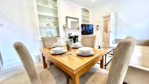 Promo Rate - 3BDR flat in Hammersmith with Terrace near Brook Green & Ravenscourt Park by NourNest Apartments