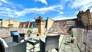 Promo Rate - 3BDR flat in Hammersmith with Terrace near Brook Green & Ravenscourt Park by NourNest Apartments