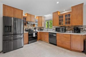 5BR & Game Room, Bridge Park & Zoo, Sleeps 12