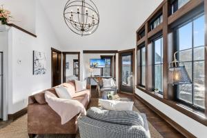 Aurum Condo - 1 BR with Mtn Views, Steps from Main St