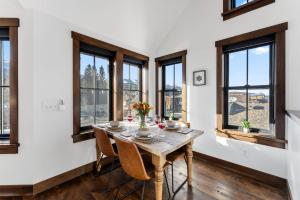 Aurum Condo - 1 BR with Mtn Views, Steps from Main St