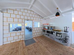 Dacha Thoddoo White Sand