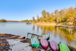 Unplugged Getaway on Lake Secession! Home with Dock