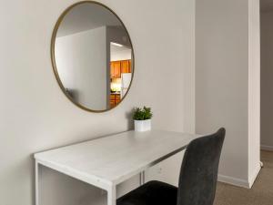 Chic City Retreat 1BR Unit - Church A2