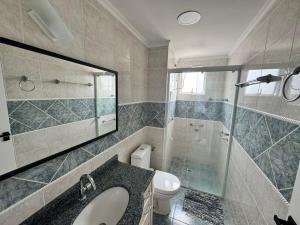 Vista para mar e roda gigante, Andar Alto, Na praia