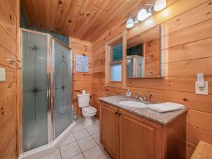 Spectacular Log Cabin Home 45 minutes to Asheville