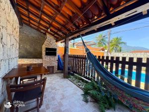 Casa c piscina e churrasqueira, 200m Praia Perequê