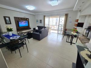 3 suítes grandes, 4 garagens, Vista mar, ótima localização a 2 minutos do mar em Meia Praia - Itapema