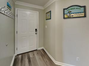 Dolphin Watch 08 by Tybee Vacation Rentals