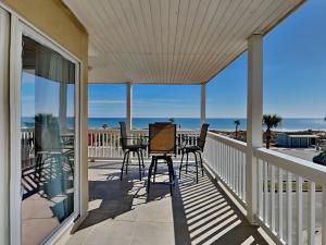 Dolphin Watch 08 by Tybee Vacation Rentals