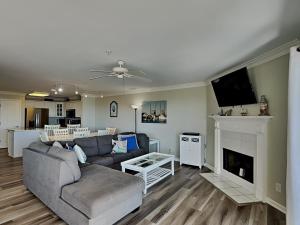 Dolphin Watch 08 by Tybee Vacation Rentals