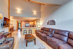 Elk Ridge Trail Townhome: Spacious, Cool Location