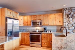 Elk Ridge Trail Townhome: Spacious, Cool Location