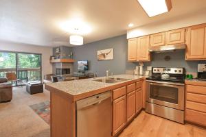 Lagoon Royal Townhome: Mountain Views Meet Modern Comforts