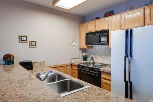 River Mountain Lodge Peaks Trail Condo: Ski-In, Downtown Breck