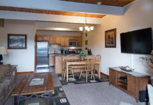 Sundowner Last Run Condo: Ski-In, 2 Blocks To Main St