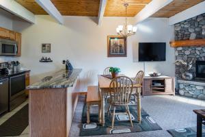 Sundowner Last Run Condo: Ski-In, 2 Blocks To Main St